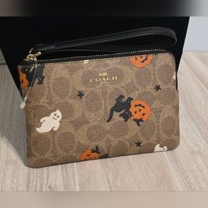 NEW Coach Halloween Wristlet Cats Ghosts Pumpkins Stars Corner Zip Sig CW466